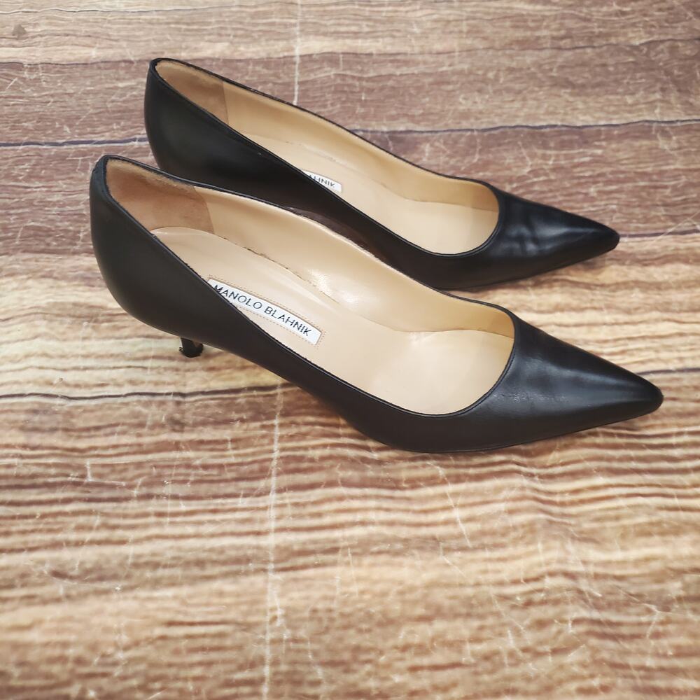 Manolo Blahnik Srila black pointy toe low pump suede heels sz 39